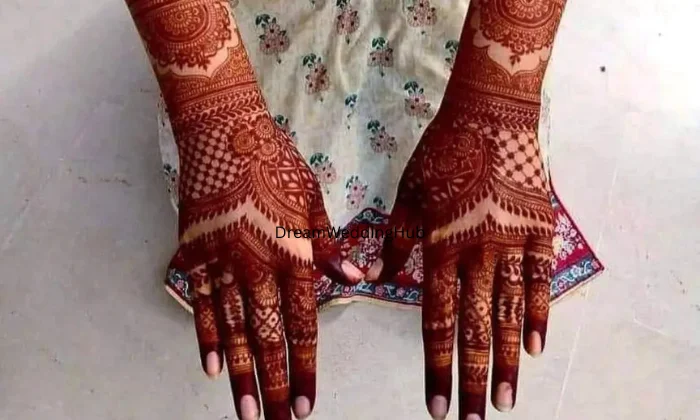 Jaipuri mehndi artist